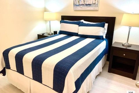 Propiedad comercial en venta en Tampa, Florida, 5 dormitorios, 247.86 m2 № 1895065 - foto 22