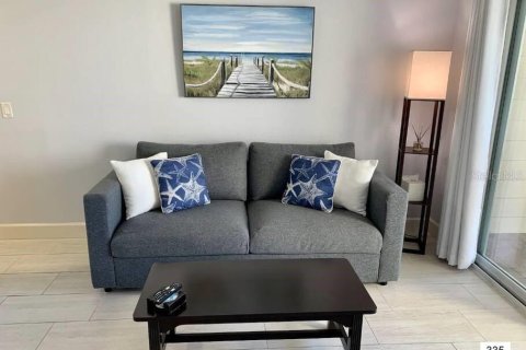 Propiedad comercial en venta en Tampa, Florida, 5 dormitorios, 247.86 m2 № 1895065 - foto 24
