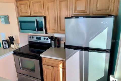 Propiedad comercial en venta en Tampa, Florida, 5 dormitorios, 247.86 m2 № 1895065 - foto 9
