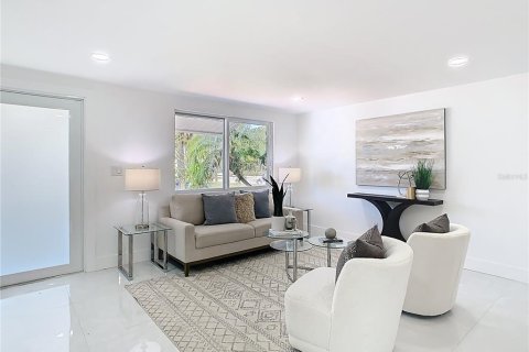 Villa ou maison à louer à Saint Petersburg, Floride: 3 chambres, 118.45 m2 № 2385639 - photo 5