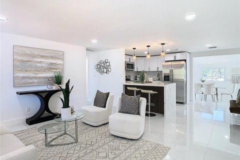 Villa ou maison à louer à Saint Petersburg, Floride: 3 chambres, 118.45 m2 № 2385639 - photo 3