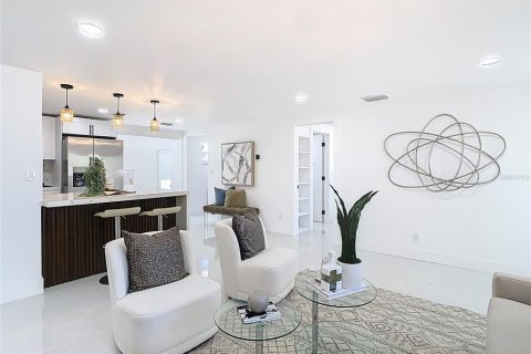 Villa ou maison à louer à Saint Petersburg, Floride: 3 chambres, 118.45 m2 № 2385639 - photo 4