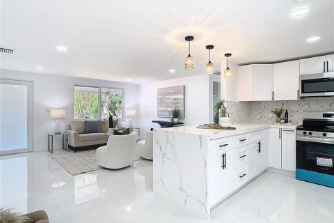 Villa ou maison à louer à Saint Petersburg, Floride: 3 chambres, 118.45 m2 № 2385639 - photo 18