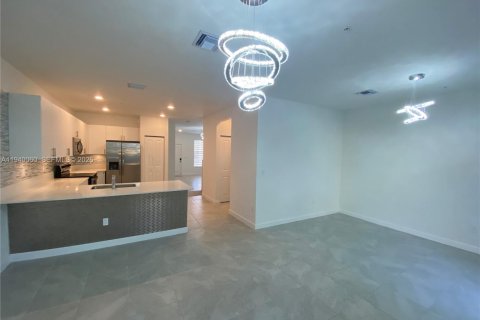 Adosado en alquiler en Pembroke Pines, Florida, 4 dormitorios, 169.83 m2 № 1997848 - foto 2