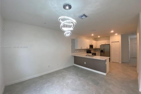 Adosado en alquiler en Pembroke Pines, Florida, 4 dormitorios, 169.83 m2 № 1997848 - foto 12