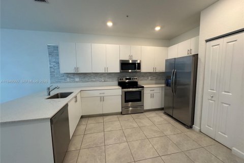 Adosado en alquiler en Pembroke Pines, Florida, 4 dormitorios, 169.83 m2 № 1997848 - foto 6