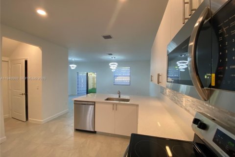 Adosado en alquiler en Pembroke Pines, Florida, 4 dormitorios, 169.83 m2 № 1997848 - foto 9