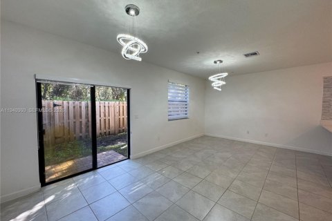 Adosado en alquiler en Pembroke Pines, Florida, 4 dormitorios, 169.83 m2 № 1997848 - foto 16