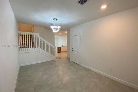 Adosado en alquiler en Pembroke Pines, Florida, 4 dormitorios, 169.83 m2 № 1997848 - foto 3