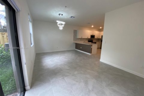 Adosado en alquiler en Pembroke Pines, Florida, 4 dormitorios, 169.83 m2 № 1997848 - foto 15