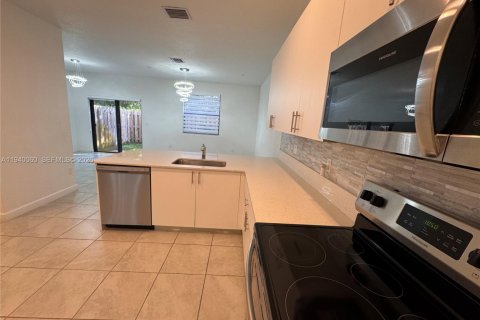Adosado en alquiler en Pembroke Pines, Florida, 4 dormitorios, 169.83 m2 № 1997848 - foto 8