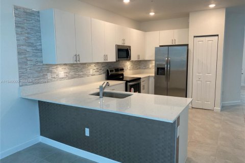 Adosado en alquiler en Pembroke Pines, Florida, 4 dormitorios, 169.83 m2 № 1997848 - foto 7