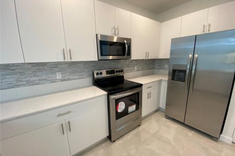 Adosado en alquiler en Pembroke Pines, Florida, 4 dormitorios, 169.83 m2 № 1997848 - foto 11