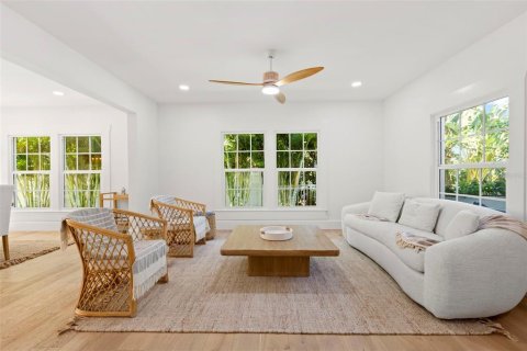 Villa ou maison à vendre à Saint Petersburg, Floride: 6 chambres, 335.38 m2 № 2430563 - photo 8
