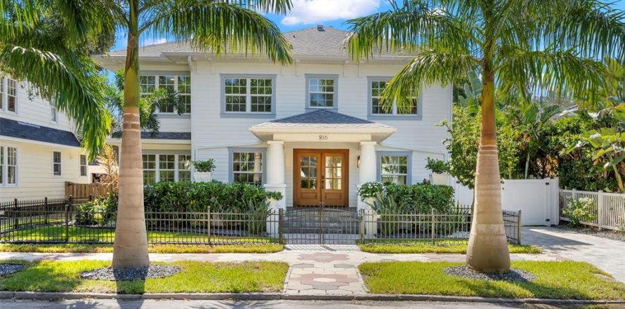 Villa ou maison à Saint Petersburg, Floride 6 chambres, 335.38 m2 № 2430563