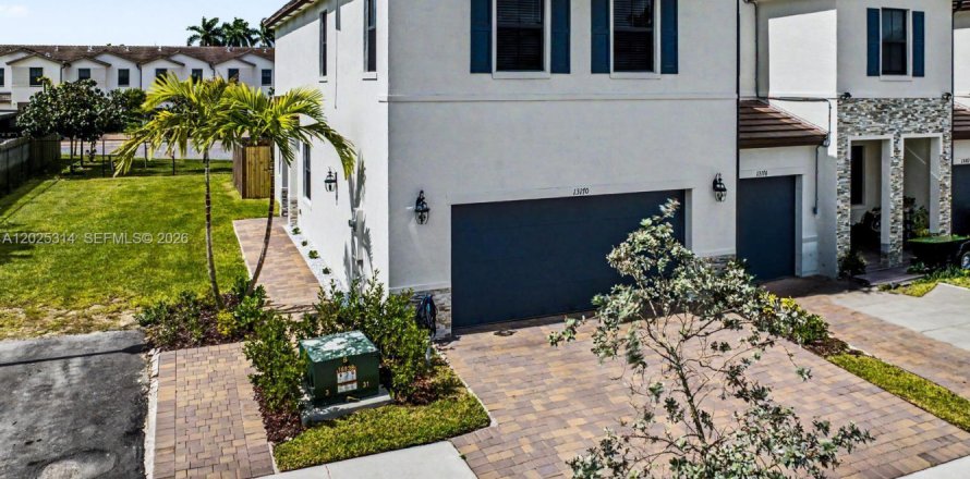 Touwnhouse à Miami, Floride 3 chambres, 168.34 m2 № 2078534