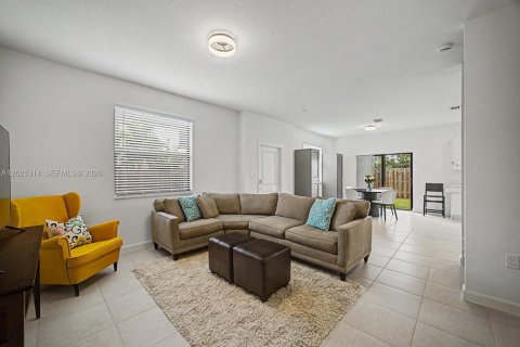 Touwnhouse à vendre à Miami, Floride: 3 chambres, 168.34 m2 № 2078534 - photo 5