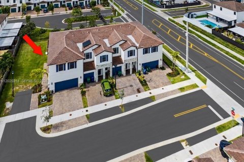 Touwnhouse à vendre à Miami, Floride: 3 chambres, 168.34 m2 № 2078534 - photo 21