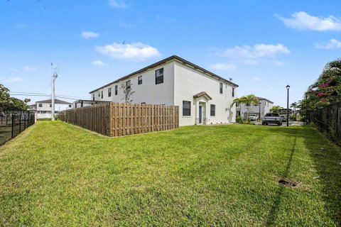 Touwnhouse à vendre à Miami, Floride: 3 chambres, 168.34 m2 № 2078534 - photo 9