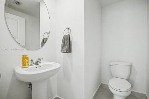 Touwnhouse à vendre à Miami, Floride: 3 chambres, 168.34 m2 № 2078534 - photo 7