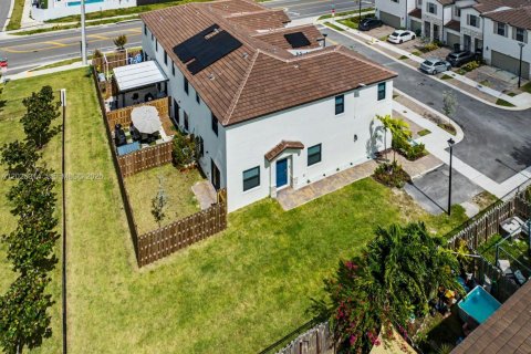 Touwnhouse à vendre à Miami, Floride: 3 chambres, 168.34 m2 № 2078534 - photo 22