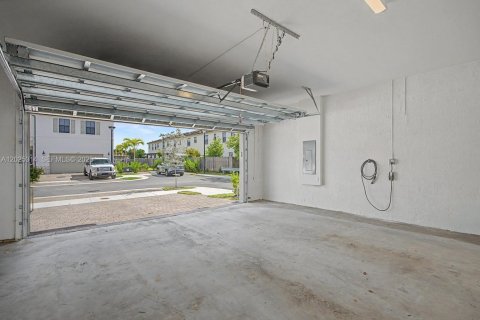 Touwnhouse à vendre à Miami, Floride: 3 chambres, 168.34 m2 № 2078534 - photo 6