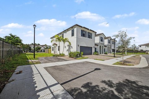 Touwnhouse à vendre à Miami, Floride: 3 chambres, 168.34 m2 № 2078534 - photo 19