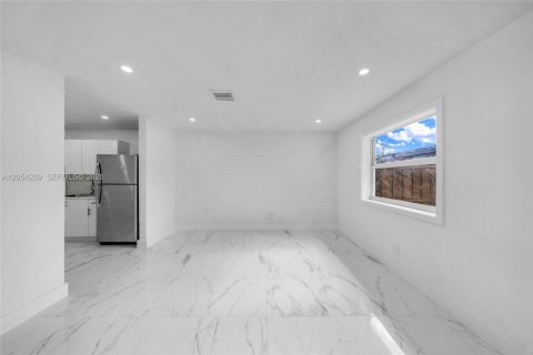 Villa ou maison à louer à Fort Lauderdale, Floride: 3 chambres, 83.61 m2 № 2276835 - photo 11