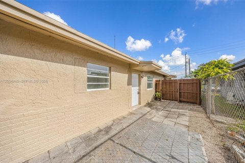 Villa ou maison à louer à Fort Lauderdale, Floride: 3 chambres, 83.61 m2 № 2276835 - photo 3