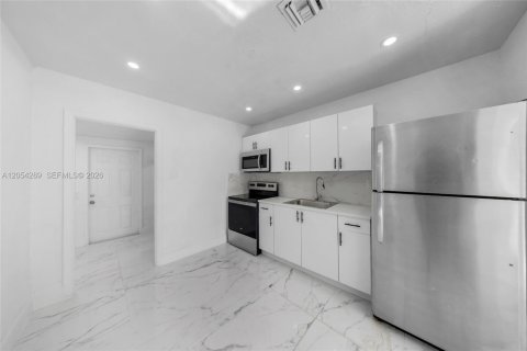Villa ou maison à louer à Fort Lauderdale, Floride: 3 chambres, 83.61 m2 № 2276835 - photo 5