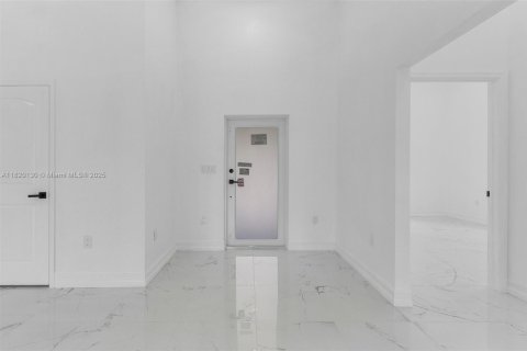 Villa ou maison à vendre à Lehigh Acres, Floride: 4 chambres, 202.53 m2 № 1957807 - photo 5