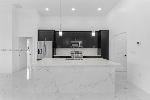 Villa ou maison à vendre à Lehigh Acres, Floride: 4 chambres, 202.53 m2 № 1957807 - photo 11