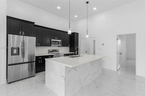 Villa ou maison à vendre à Lehigh Acres, Floride: 4 chambres, 202.53 m2 № 1957807 - photo 12