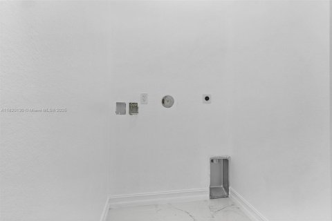 Villa ou maison à vendre à Lehigh Acres, Floride: 4 chambres, 202.53 m2 № 1957807 - photo 14