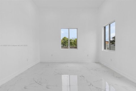 Villa ou maison à vendre à Lehigh Acres, Floride: 4 chambres, 202.53 m2 № 1957807 - photo 16