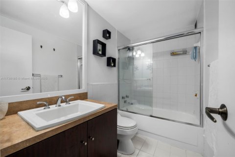 Copropriété à louer à Hollywood, Floride: 2 chambres, 110.55 m2 № 1864798 - photo 11