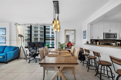 Copropriété à louer à Hollywood, Floride: 2 chambres, 110.55 m2 № 1864798 - photo 7