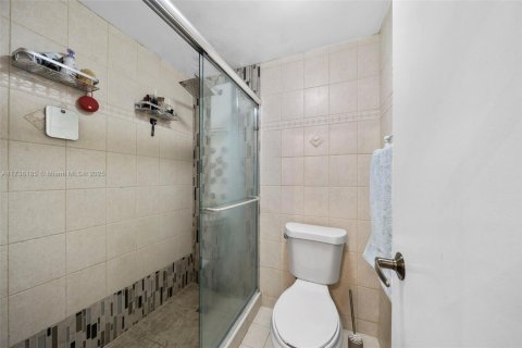 Copropriété à louer à Hollywood, Floride: 2 chambres, 110.55 m2 № 1864798 - photo 17