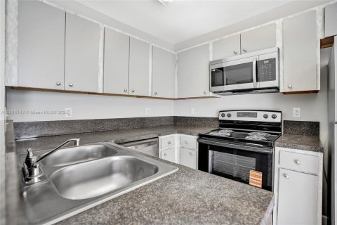 Adosado en alquiler en Pembroke Park, Florida, 3 dormitorios, 119.66 m2 № 1930966 - foto 8