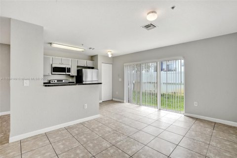 Adosado en alquiler en Pembroke Park, Florida, 3 dormitorios, 119.66 m2 № 1930966 - foto 12