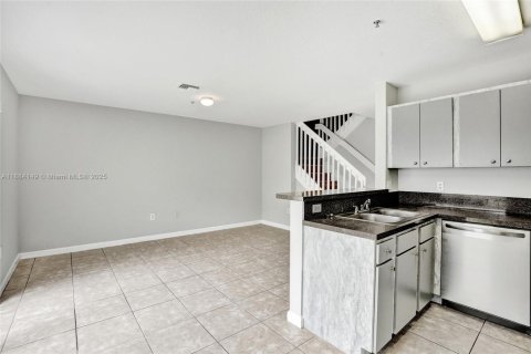 Adosado en alquiler en Pembroke Park, Florida, 3 dormitorios, 119.66 m2 № 1930966 - foto 11