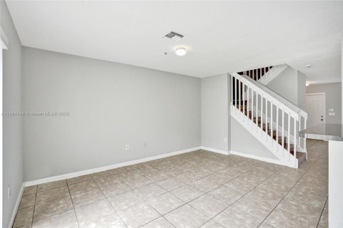 Adosado en alquiler en Pembroke Park, Florida, 3 dormitorios, 119.66 m2 № 1930966 - foto 14