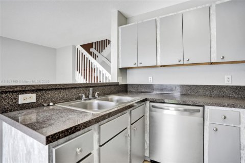Adosado en alquiler en Pembroke Park, Florida, 3 dormitorios, 119.66 m2 № 1930966 - foto 10