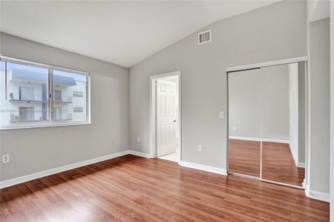 Adosado en alquiler en Pembroke Park, Florida, 3 dormitorios, 119.66 m2 № 1930966 - foto 19