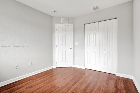 Adosado en alquiler en Pembroke Park, Florida, 3 dormitorios, 119.66 m2 № 1930966 - foto 2
