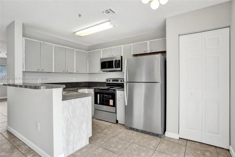 Adosado en alquiler en Pembroke Park, Florida, 3 dormitorios, 119.66 m2 № 1930966 - foto 9