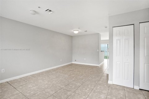 Adosado en alquiler en Pembroke Park, Florida, 3 dormitorios, 119.66 m2 № 1930966 - foto 18