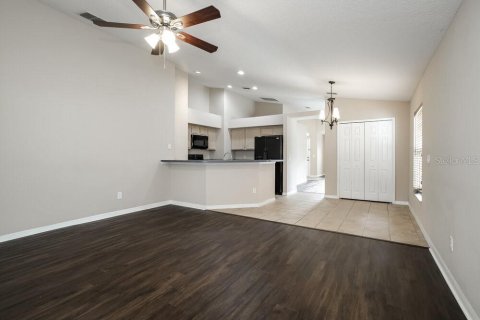 Villa ou maison à louer à Orlando, Floride: 4 chambres, 168.99 m2 № 2406985 - photo 5