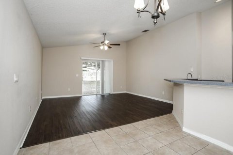 Villa ou maison à louer à Orlando, Floride: 4 chambres, 168.99 m2 № 2406985 - photo 6