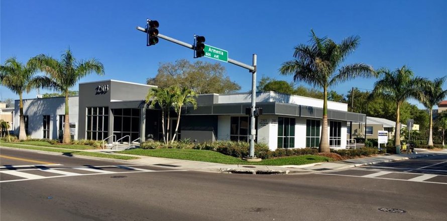 Propiedad comercial en Tampa, Florida 475.01 m2 № 1647883